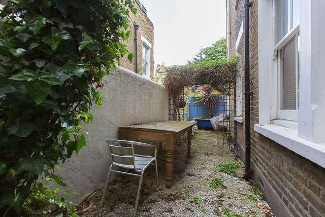 Image of 3 bedroom Flat to rent in Latchmere Road London SW11 at 191 Latchmere Road  Battersea, SW11 2LA