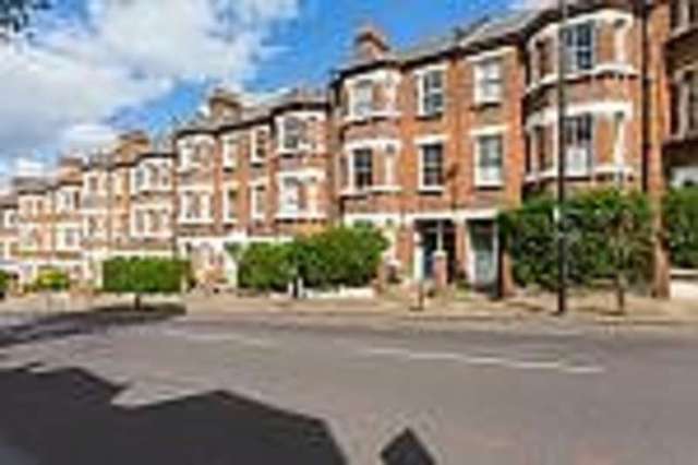  Image of 3 bedroom Flat to rent in Latchmere Road London SW11 at 191 Latchmere Road  Battersea, SW11 2LA