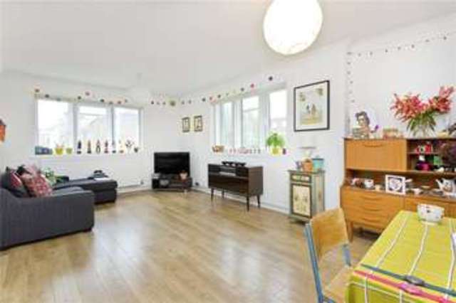  Image of 2 bedroom Flat to rent in Lavender Grove London E8 at London Fields London Dalston, E8 3LS