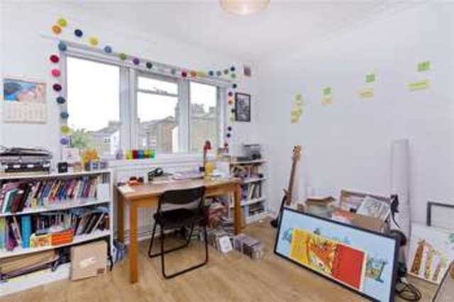 Image of 2 bedroom Flat to rent in Lavender Grove London E8 at London Fields London Dalston, E8 3LS