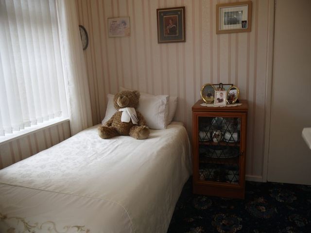  Image of 2 bedroom Detached house for sale in Leaventhorpe Way Bradford BD8 at Leaventhorpe Way Fairweather Green Bradford, BD8 0EQ