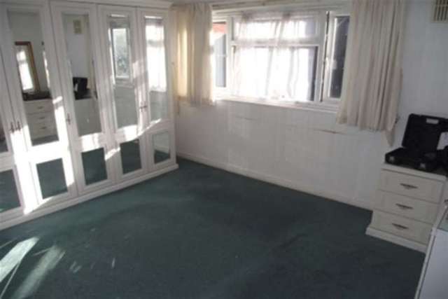  Image of 1 bedroom Flat to rent in Lewes Close Northolt UB5 at Northolt, UB5 4QX