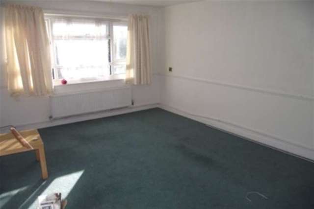  Image of 1 bedroom Flat to rent in Lewes Close Northolt UB5 at Northolt, UB5 4QX