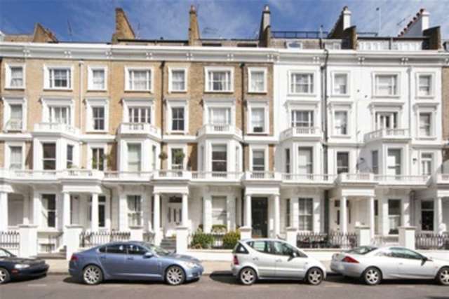  Image of 2 bedroom Flat to rent in Lexham Gardens London W8 at London, W8 6JE