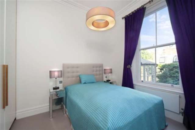  Image of 2 bedroom Flat to rent in Lexham Gardens London W8 at London, W8 6JE