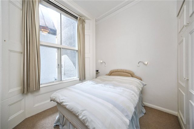  Image of 1 bedroom Ground Flat for sale in Linden Gardens London W2 at Linden Gardens  London, W2 4HD