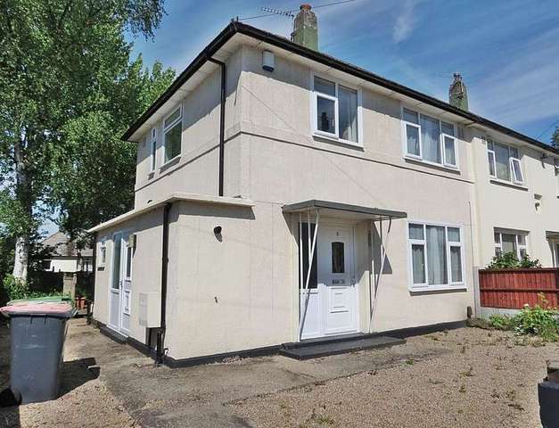  Image of 3 bedroom Semi-Detached house for sale in Lingfield Hill Leeds LS17 at Leeds LS17 Leeds, LS17 7EH