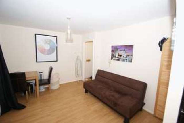  Image of Flat for sale in Linnet Way Purfleet RM19 at Linnet Way  Purfleet, RM19 1TX