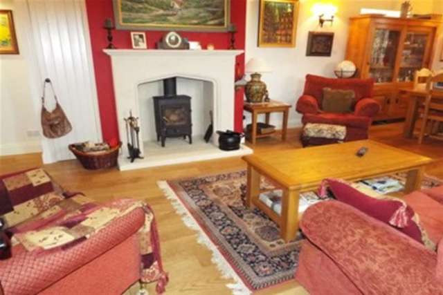  Image of 3 bedroom Detached house to rent in Lion Lane Turners Hill Crawley RH10 at Crawley, RH10 4NU
