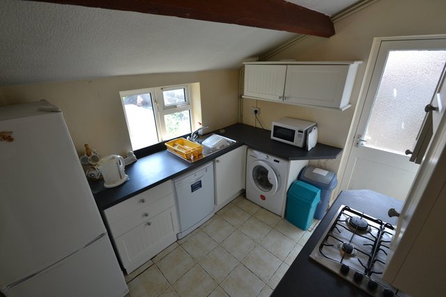  Image of 4 bedroom Detached house to rent in Llanishen Street Heath Cardiff CF14 at Heath Cardiff Roath, CF14 3QD