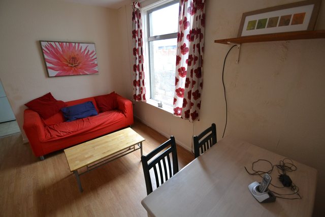  Image of 4 bedroom Detached house to rent in Llanishen Street Heath Cardiff CF14 at Heath Cardiff Roath, CF14 3QD