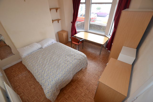  Image of 4 bedroom Detached house to rent in Llanishen Street Heath Cardiff CF14 at Heath Cardiff Roath, CF14 3QD