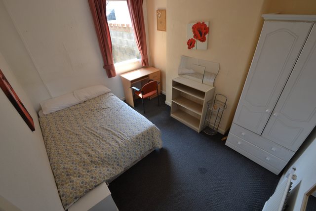  Image of 4 bedroom Detached house to rent in Llanishen Street Heath Cardiff CF14 at Heath Cardiff Roath, CF14 3QD