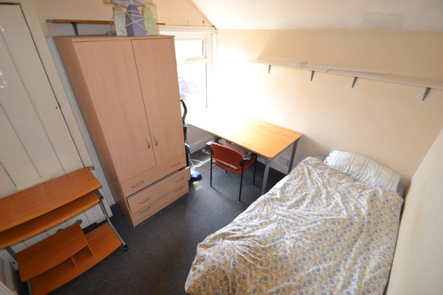  Image of 4 bedroom Detached house to rent in Llanishen Street Heath Cardiff CF14 at Heath Cardiff Roath, CF14 3QD