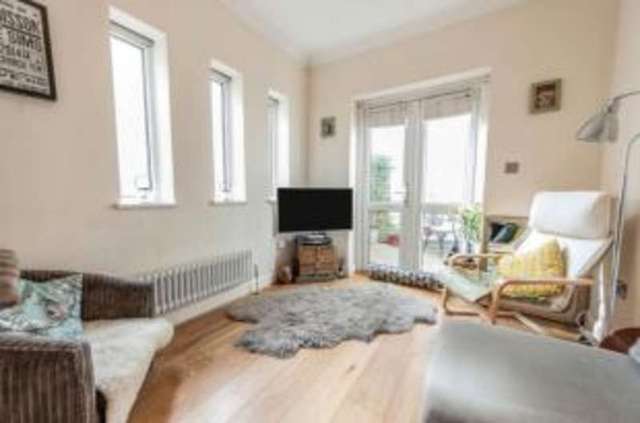  Image of 2 bedroom End of Terrace for sale in Sheen Lane London SW14 at London  Mortlake, SW14 8AE