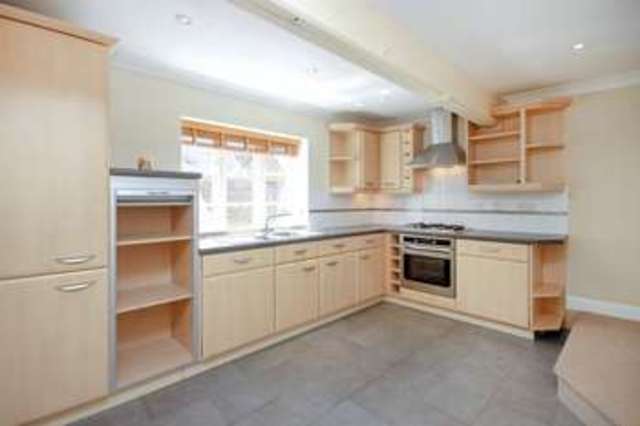  Image of 3 bedroom Cottage for sale in London Road Aston Clinton Aylesbury HP22 at London Road  Aston Clinton, HP22 5GW