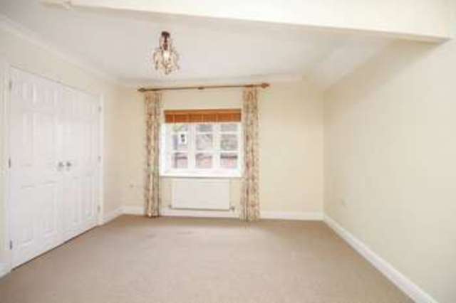  Image of 3 bedroom Cottage for sale in London Road Aston Clinton Aylesbury HP22 at London Road  Aston Clinton, HP22 5GW