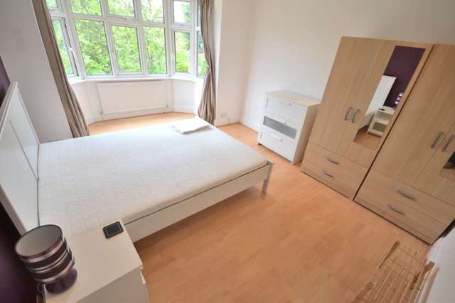  Image of 1 bedroom House Share to rent in London Road Earley Reading RG6 at London Road Earley Reading, RG6 1AJ