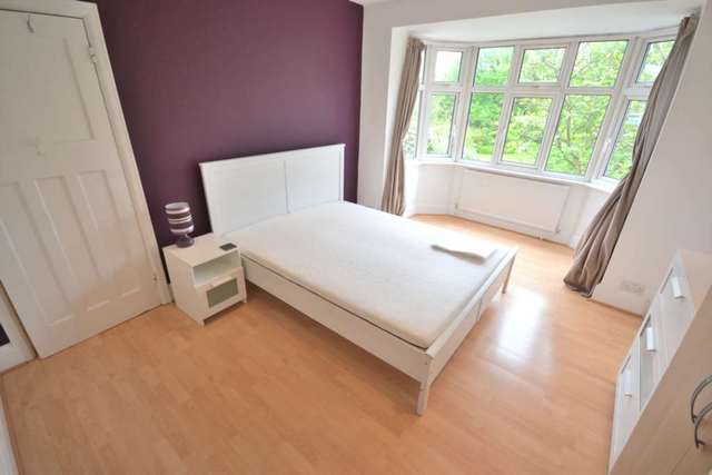  Image of 1 bedroom House Share to rent in London Road Earley Reading RG6 at London Road Earley Reading, RG6 1AJ