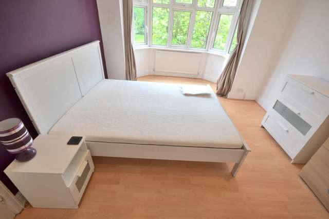  Image of 1 bedroom House Share to rent in London Road Earley Reading RG6 at London Road Earley Reading, RG6 1AJ
