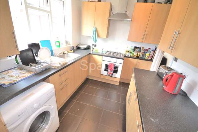  Image of 1 bedroom House Share to rent in London Road Earley Reading RG6 at London Road Earley Reading, RG6 1AJ