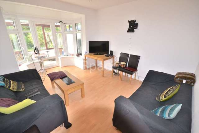  Image of 1 bedroom House Share to rent in London Road Earley Reading RG6 at London Road Earley Reading, RG6 1AJ