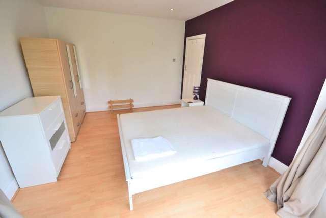  Image of 1 bedroom House Share to rent in London Road Earley Reading RG6 at London Road Earley Reading, RG6 1AJ