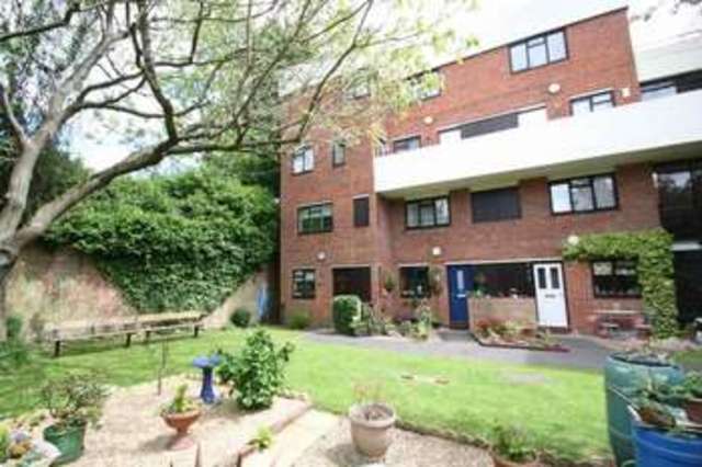  Image of 2 bedroom Flat for sale in London Road High Wycombe HP11 at London Road  High Wycombe, HP11 1EW