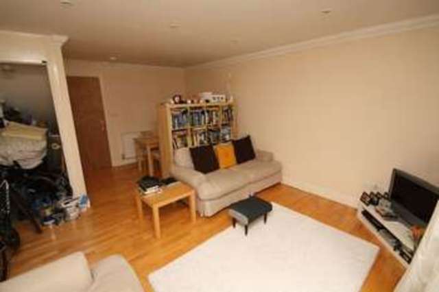  Image of 2 bedroom Flat for sale in London Road High Wycombe HP11 at London Road  High Wycombe, HP11 1EW