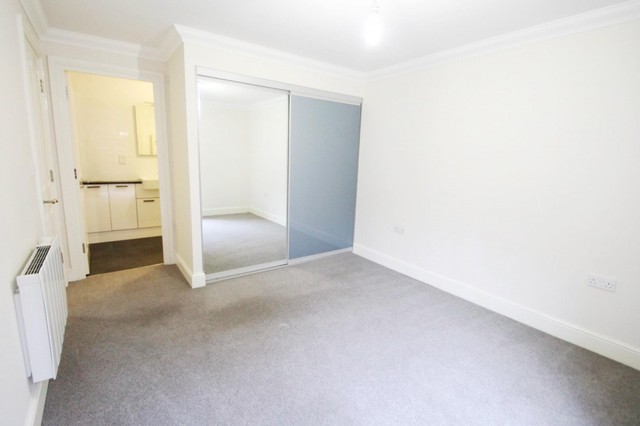  Image of 2 bedroom Apartment to rent in London Road St. Albans AL1 at St Albans, AL1 1LJ