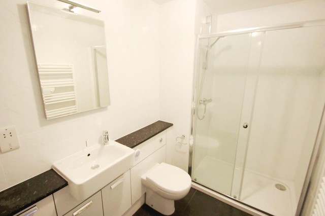  Image of 2 bedroom Apartment to rent in London Road St. Albans AL1 at St Albans, AL1 1LJ