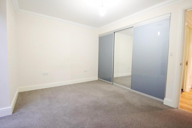  Image of 2 bedroom Apartment to rent in London Road St. Albans AL1 at St Albans, AL1 1LJ