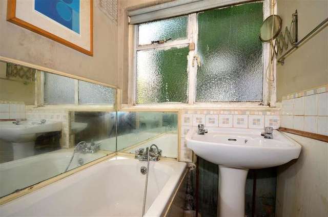  Image of 2 bedroom Terraced house for sale in London Road Strood Rochester ME2 at Strood Rochester Rochester, ME2 3HT