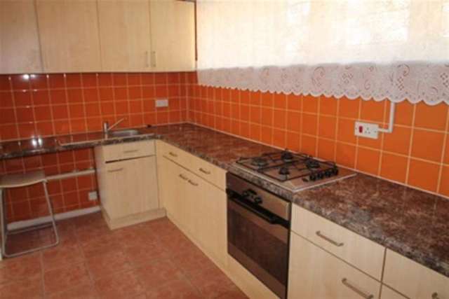  Image of 2 bedroom Flat to rent in Long Walk London SE18 at London, SE18 3TE