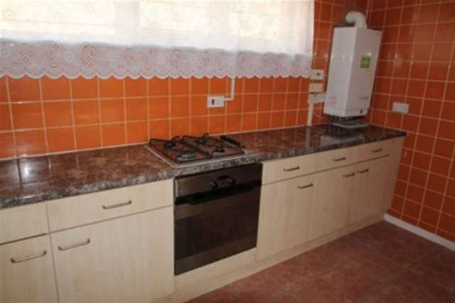  Image of 2 bedroom Flat to rent in Long Walk London SE18 at London, SE18 3TE