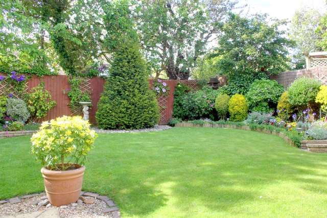  Image of 4 bedroom Detached house for sale in Longfield Hemel Hempstead HP3 at Longfield Leverstock Green Hemel Hempstead, HP3 8HN