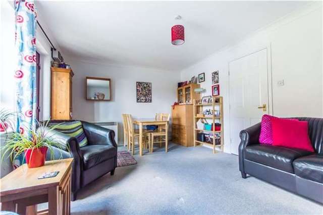  Image of 1 bedroom Ground Flat for sale in Loves Close Histon Cambridge CB24 at Histon, CB24 9UZ