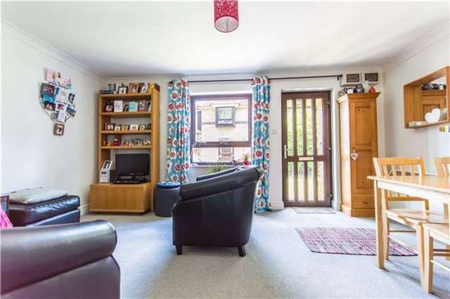  Image of 1 bedroom Ground Flat for sale in Loves Close Histon Cambridge CB24 at Histon, CB24 9UZ