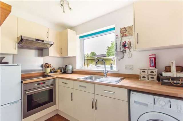  Image of 1 bedroom Ground Flat for sale in Loves Close Histon Cambridge CB24 at Histon, CB24 9UZ