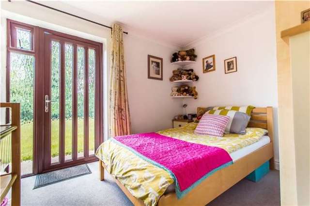  Image of 1 bedroom Ground Flat for sale in Loves Close Histon Cambridge CB24 at Histon, CB24 9UZ