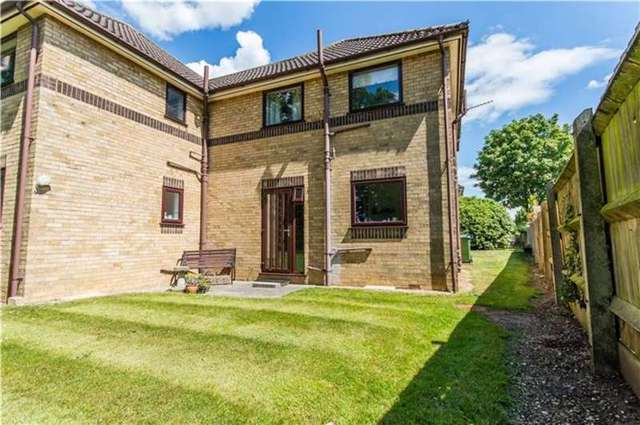  Image of 1 bedroom Ground Flat for sale in Loves Close Histon Cambridge CB24 at Histon, CB24 9UZ