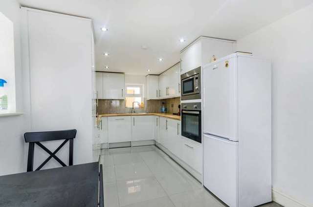  Image of 2 bedroom Apartment to rent in Caedmon Road London N7 at Lowman Road  London, N7 6DH