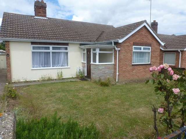  Image of 3 bedroom Bungalow to rent in Loxley Road Lowestoft NR33 at Oulton Broad  Lowestoft, NR33 9PG