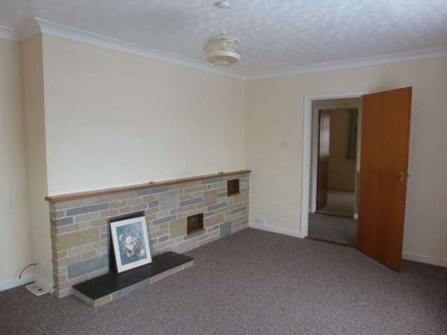  Image of 3 bedroom Bungalow to rent in Loxley Road Lowestoft NR33 at Oulton Broad  Lowestoft, NR33 9PG
