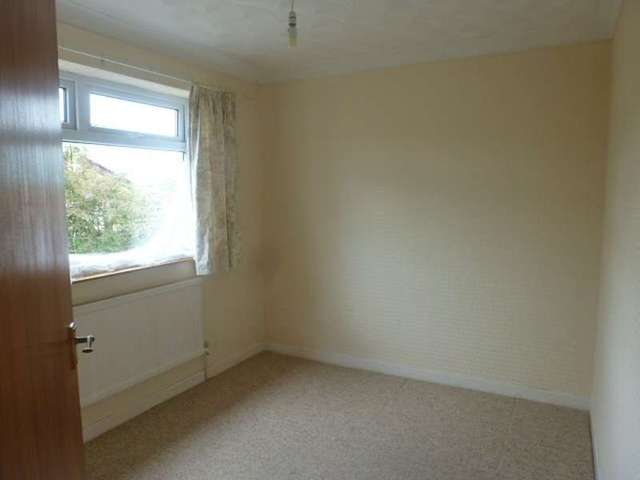  Image of 3 bedroom Bungalow to rent in Loxley Road Lowestoft NR33 at Oulton Broad  Lowestoft, NR33 9PG