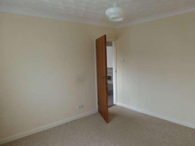 Image of 3 bedroom Bungalow to rent in Loxley Road Lowestoft NR33 at Oulton Broad  Lowestoft, NR33 9PG