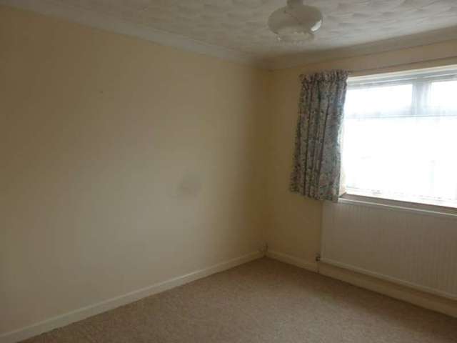  Image of 3 bedroom Bungalow to rent in Loxley Road Lowestoft NR33 at Oulton Broad  Lowestoft, NR33 9PG