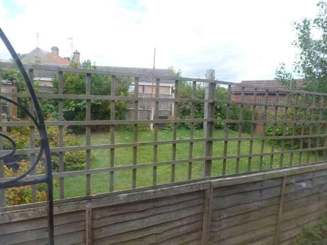  Image of 3 bedroom Bungalow to rent in Loxley Road Lowestoft NR33 at Oulton Broad  Lowestoft, NR33 9PG