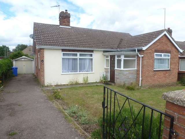  Image of 3 bedroom Bungalow to rent in Loxley Road Lowestoft NR33 at Oulton Broad  Lowestoft, NR33 9PG