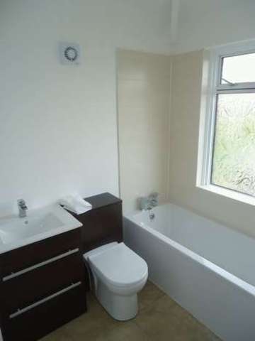  Image of 5 bedroom Semi-Detached house to rent in Gunning Avenue Eccleston St. Helens WA10 at Gunning Avenue Eccleston St. Helens, WA10 5DL